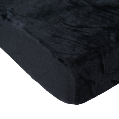 Zwart velvet beddengoed, een elegante toevoeging voor elk bed.
foto: hoeslaken 200x220 zwart