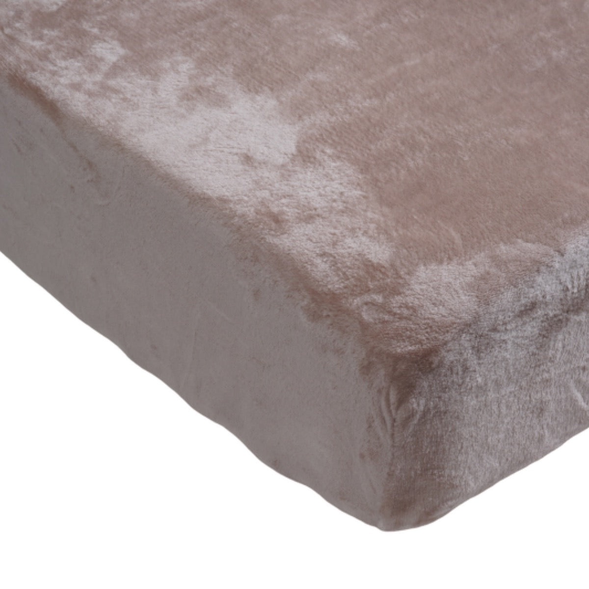 Een taupe velvet hoeslaken ligt strak om een matras. De zachte textuur van het hoeslaken benadrukt de luxe uitstraling, terwijl de neutrale kleur harmonieus past bij de achtergrond van de slaapkamer.
foto: hoeslaken taupe